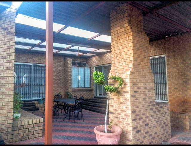 4 BEDROOM FREEHOLD FOR SALE IN KAGISO